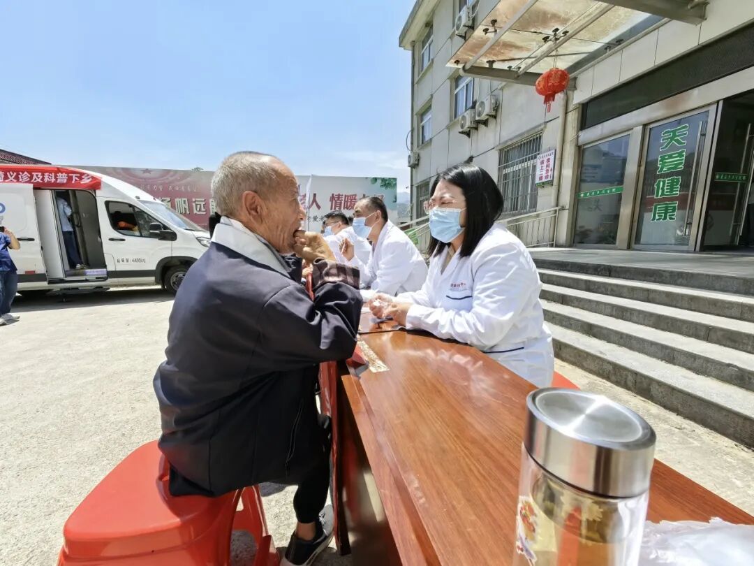 Mobile dental imaging outreach in mountain communities